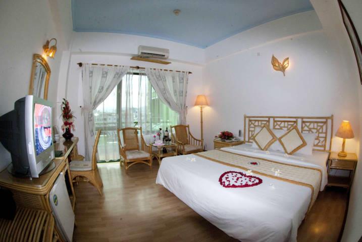 khach-san-xanh-nghe-an-phong-2-khach-1-hotel24h.net.jpg