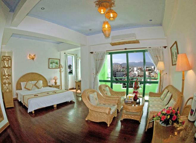 khach-san-xanh-nghe-an-phong-2-khach-3-hotel24h.net.jpg