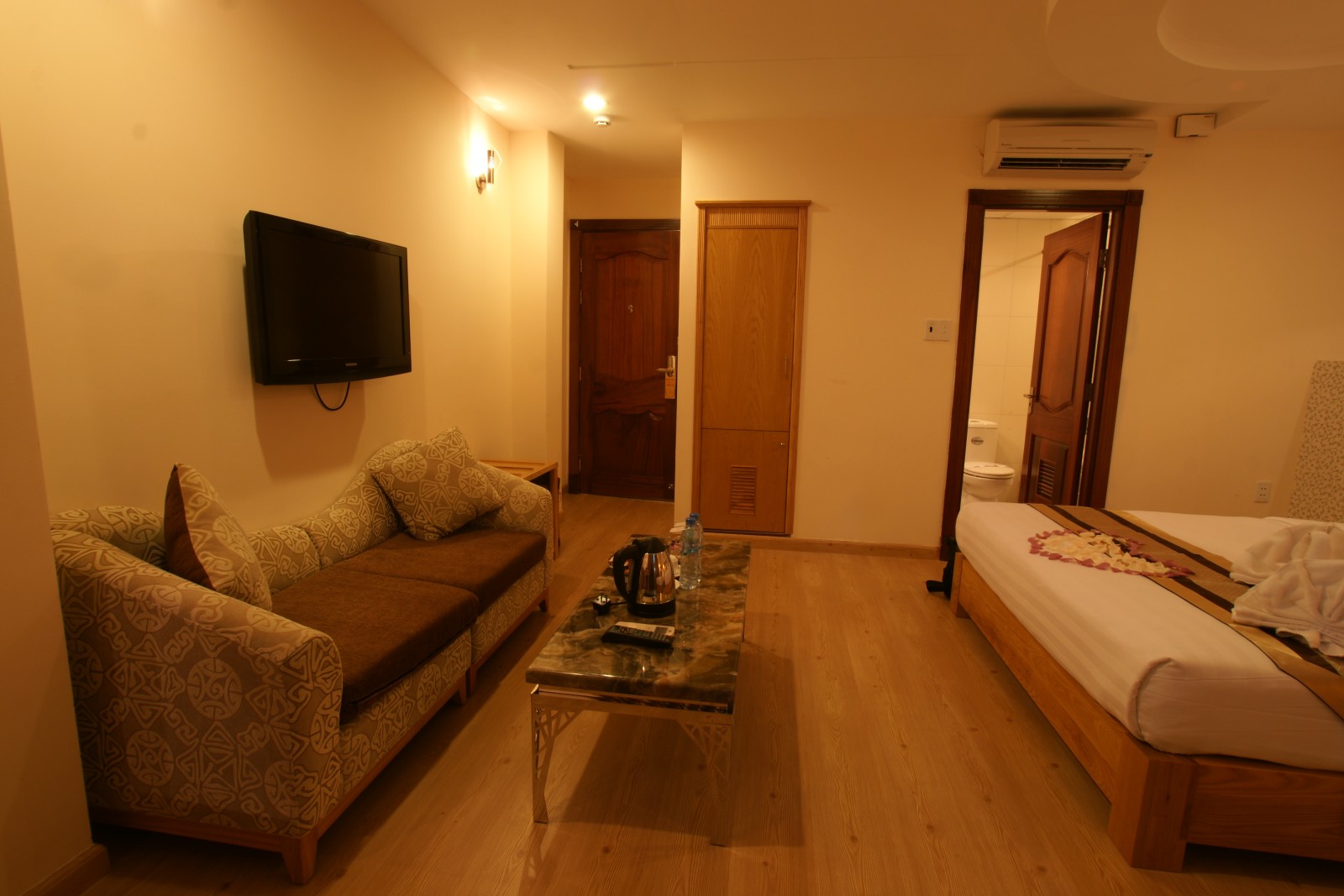 khach-san-blue-diamon-phong-ngu-3-hotel24h.net.JPG
