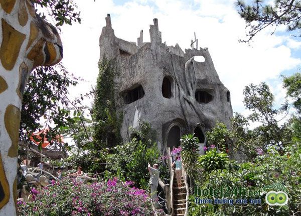 biet-thu-hang-nga-ngoi-nha-dien-tai-da-lat-hotel24h-a3.jpg