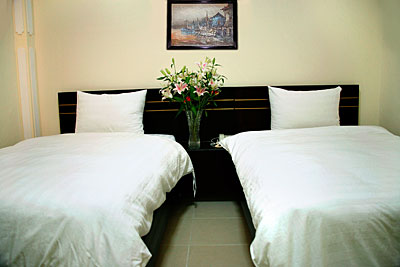 khach-san-hampton-phong-ngu-8-hotel24h.net.jpg