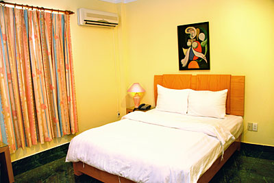 khach-san-hampton-phong-ngu-7-hotel24h.net.jpg
