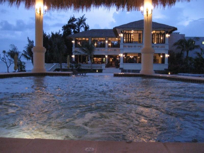 Hồ bơi - Hotel24h.net