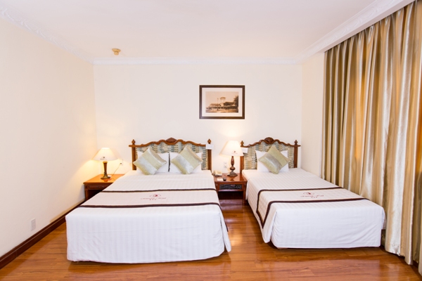 khach-san-river-side-phong-ngu-5-hotel24h.net.jpg