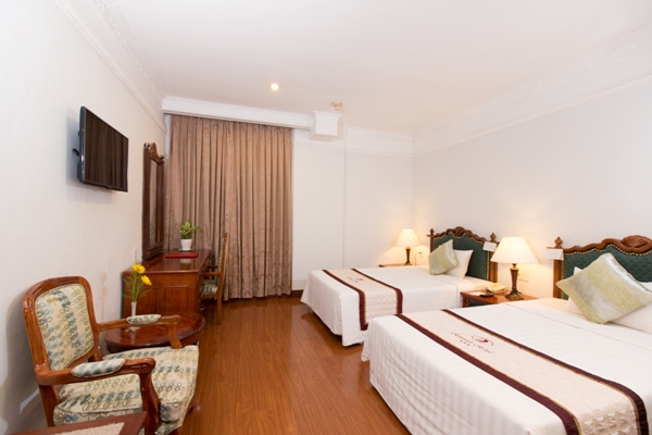 khach-san-river-side-phong-ngu-7-hotel24h.net.jpg