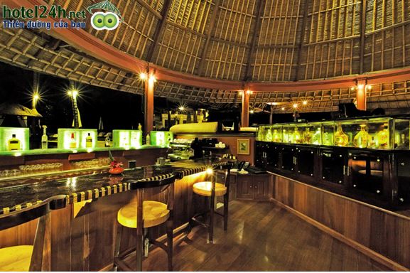 ubud-hotel-viceroy-bar-1.jpg