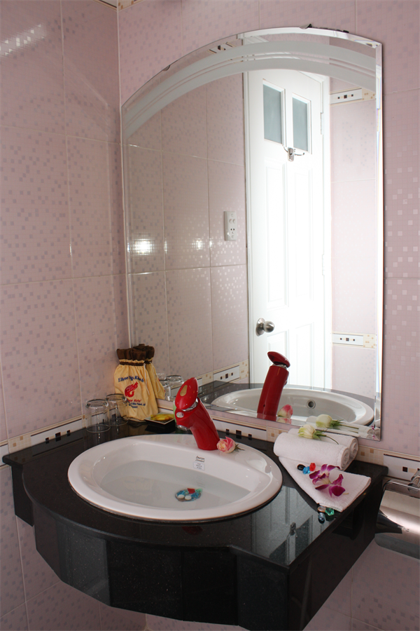 ellyse-nga-khanh-hotel-hotel24h.net