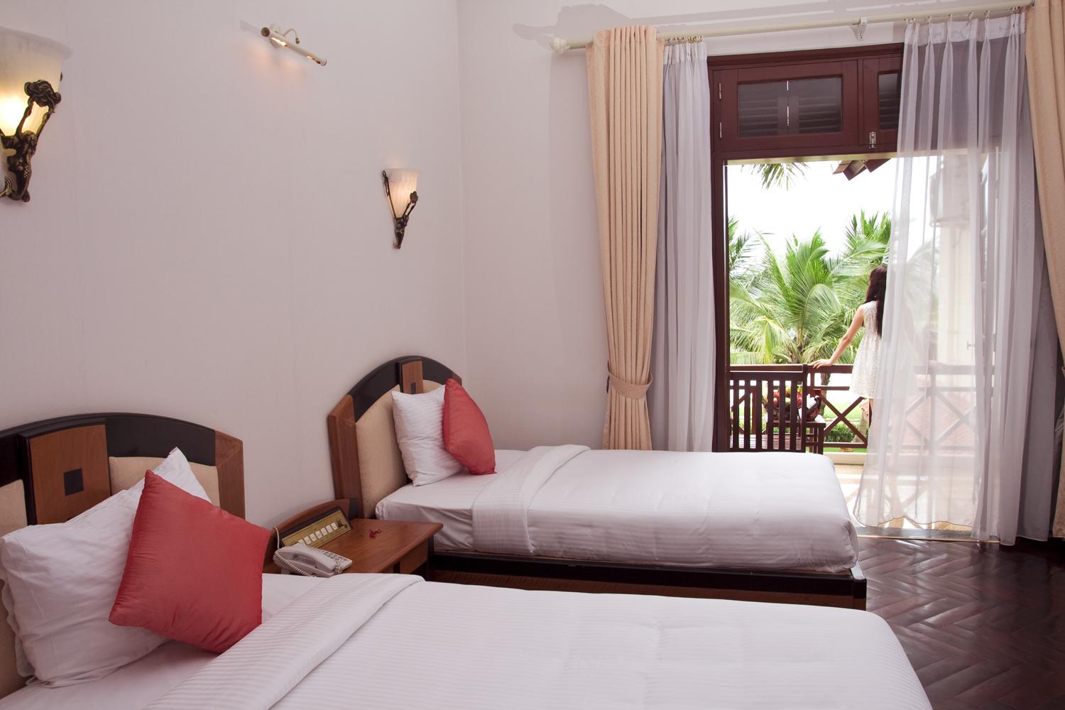 BeachFrontVilla-Deluxe-Resort-TuanChauVillas-hotel24h.net(2).jpg