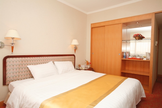 Triple-Deluxe-KS-Hanoi-hotel24h.net(2).jpg