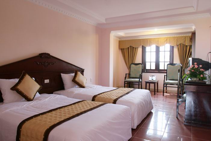 Phongdeluxe-hotel24h.net.jpg