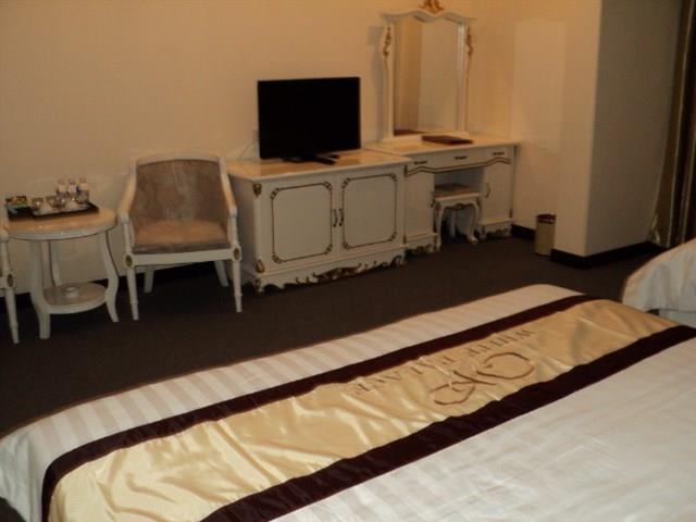 khach-san-white-palace-8.jpg