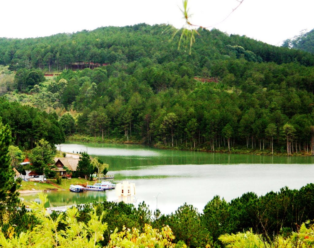 ho-tuyen-lam-da-lat.jpg