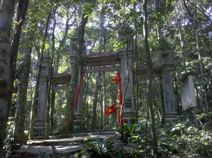 Đền-Thượng-Ba-Vì-điểm-đến-tâm-linh.jpg