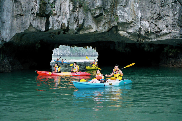 Hang-Luon-Ha-Long.jpg