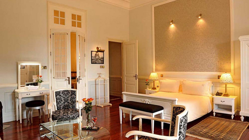 khch-sn-lt-palace-533d744ce71ee-848x477.jpg